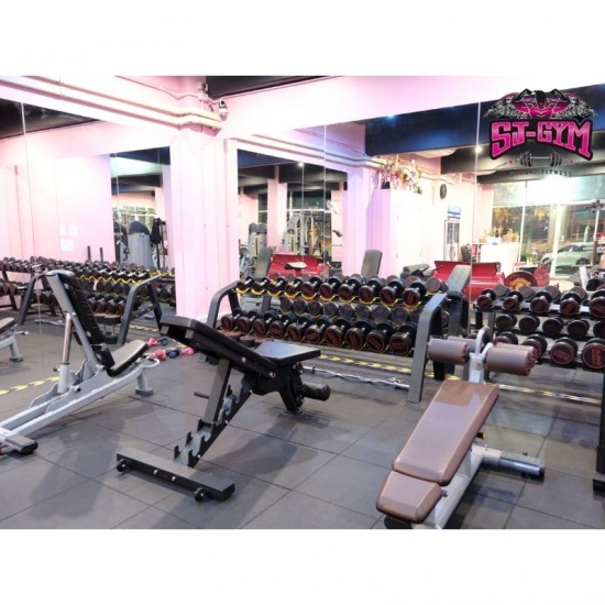 เทรนเนอร์ฟิตเนสผู้หญิง เทรนเนอร์ฟิตเนสผู้หญิง